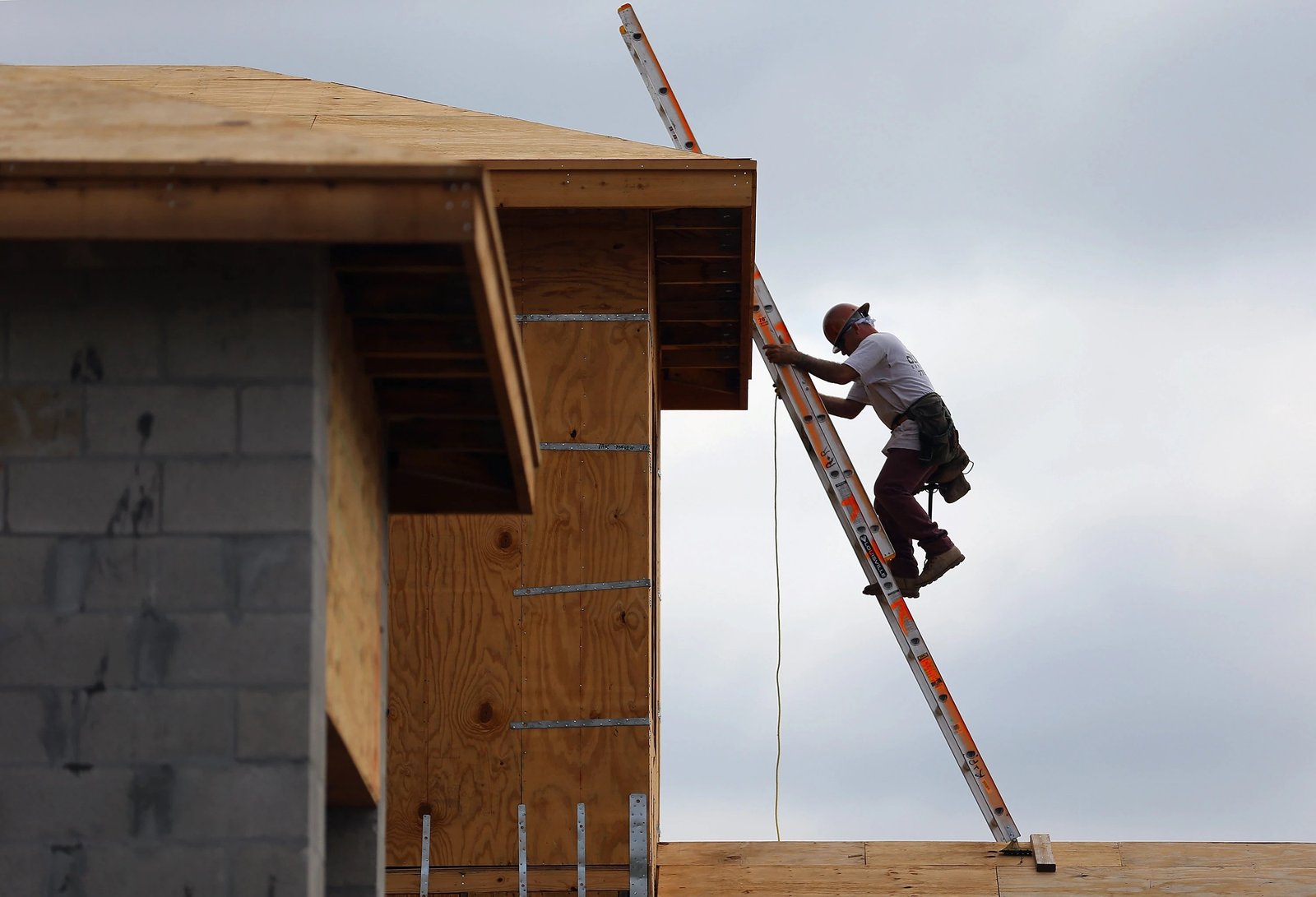 Ladder Limp Falls From Ladders - Risks & Prevention