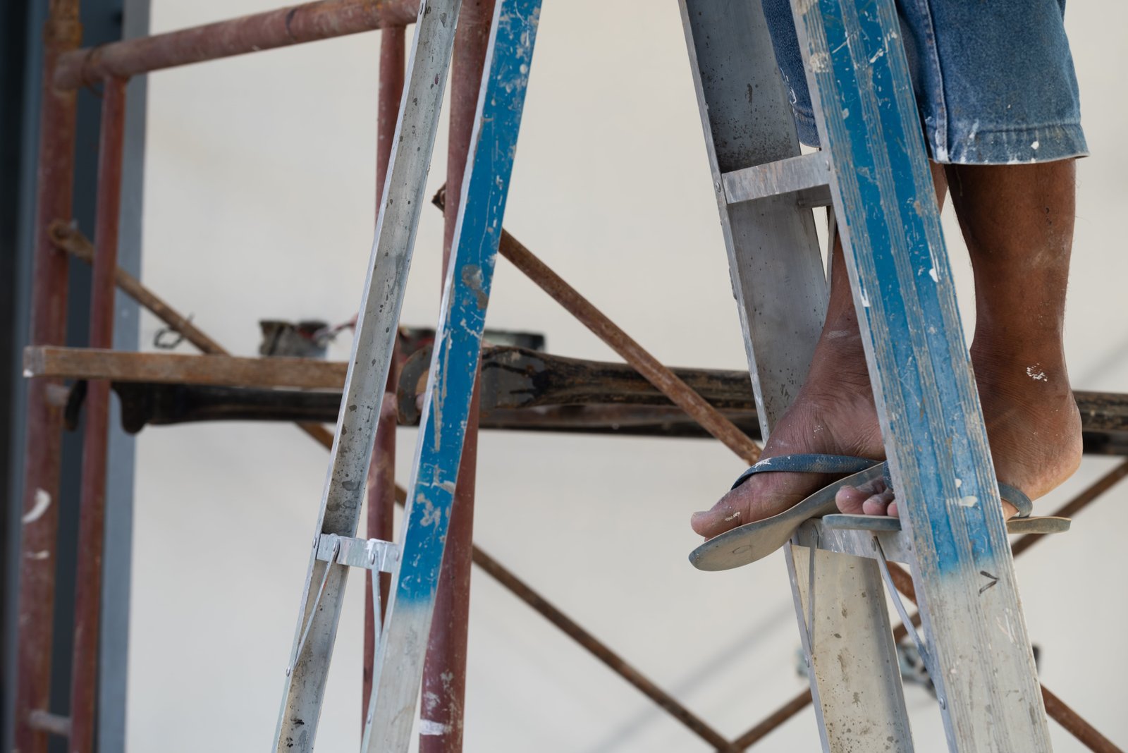 Slippery Ladder Falls From Ladders - Risks & Prevention